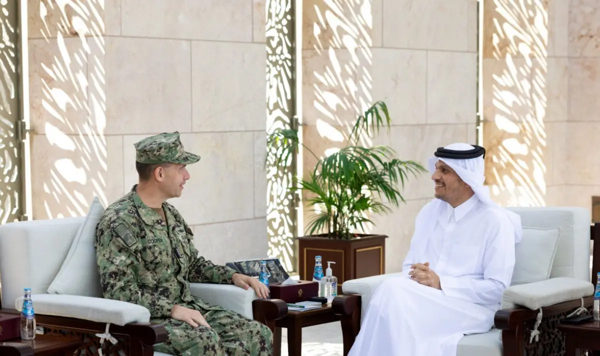 دیدار فرمانده سنتکام و نخست‌وزیر قطر در دوحه