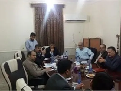 جلسه بررسی راه های جلوگیری از پیشروی رودخانه به سمت روستای ام الحجار شادگان
