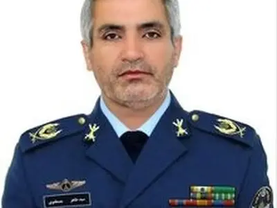 ادای احترام نظامی دختر شهید خلبان سید طاهر مصطفوی به تابوت پدرش