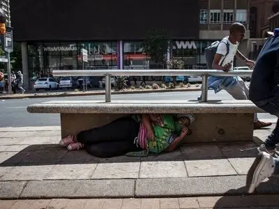  فرار دانشجویان معترض آفریقای جنوبی از دست نیروهای پلیس + عکس