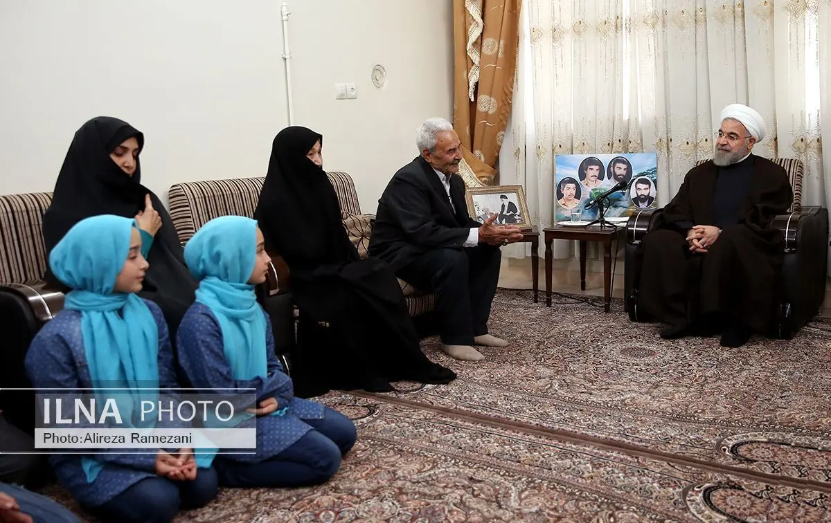 خانواده معظم شهدا مایه برکت برای دولت هستند