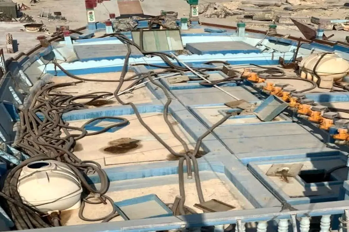 توقیف شناور حامل تجهیزات غیرمجاز ارتباطی و مخابراتی در ماهشهر 