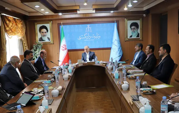 تاکید وزیر دادگستری بر توسعه همکاری با جهاد دانشگاهی