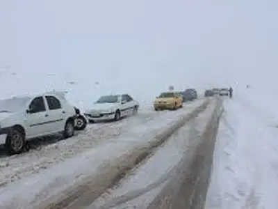 جاده‌های استان مرکزی باز، اما لغزنده است