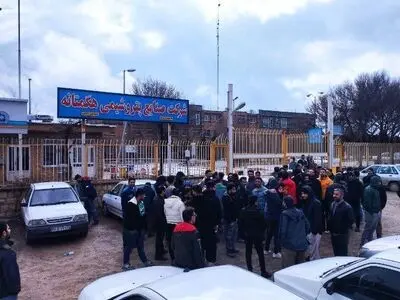 کارگران پتروشیمی هگمتانه همچنان در انتظار واریز معوقات