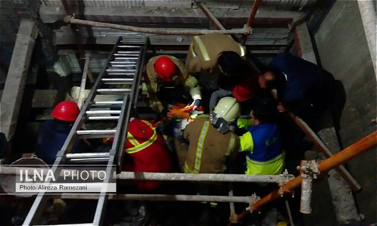 مصدومیت یک کارگر جوان در اثر سقوط به چاهک آسانسور