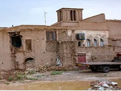  استان یزد همچنان در مسیر توسعه اشتباه قرار دارد/ نگران آینده یزد هستم
