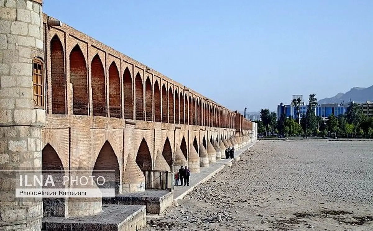 به بحران زاینده‌رود به‌عنوان موضوع ملی و فراملی توجه کنید