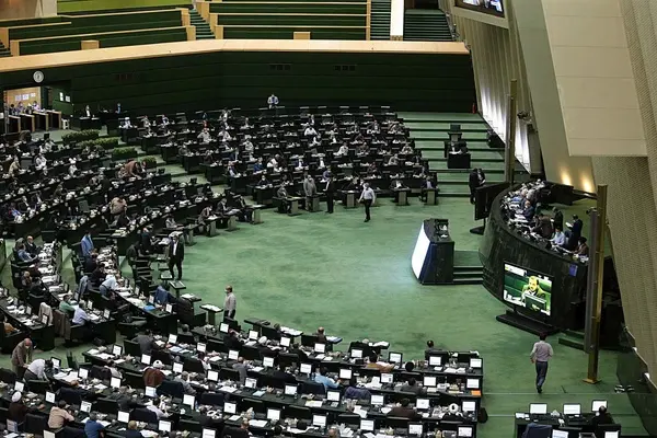 بحث رسیدگی به تخلفات انتخاباتی جهت بررسی بیشتر به کمیسیون شوراها ارجاع شد
