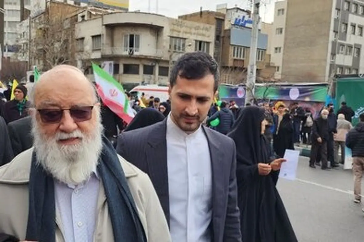 شرکت چمران در راهپیمایی ۲۲ بهمن 