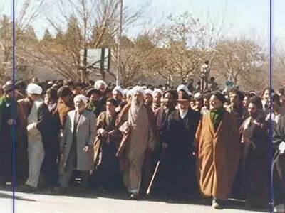 اولین نشست شب نشینی انقلاب در یزد برگزار می شود