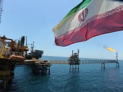  گزارش بلومبرگ از توافق احتمالی و پر کردن جای خالی نفت روسیه در بازار اروپا توسط ایران