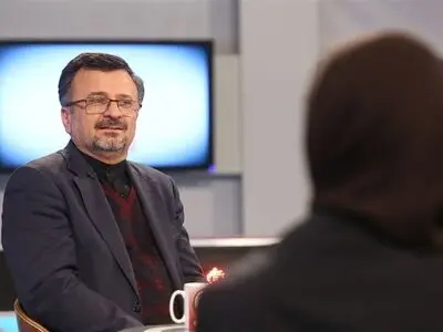 داورزنی: باید به همه بازیکنان‌والیبال فرصت بازی داده شود/ تیم‌ملی را نباید تحت فشار بگذاریم