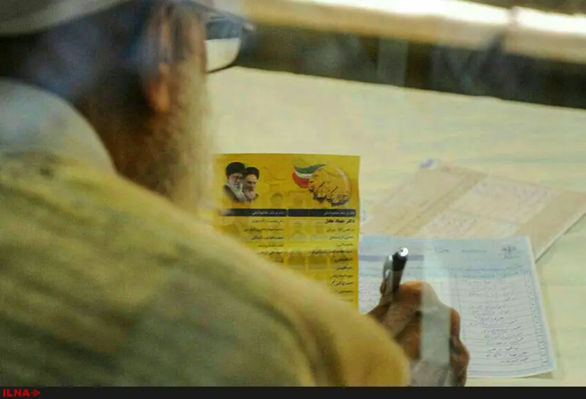 تصویر لحظه رای دادن آیت‌الله جنتی