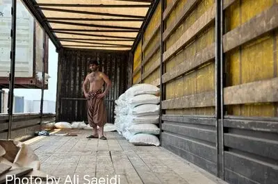 چهارماه بی‌حقوقی ترخیص‌کاران بندر/ آرزوی کار در گرمای ۶۰ درجه/ ترکش‌های جنگ درست وسط سفره‌های تهیدستان خورد!