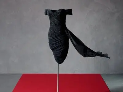 «لباس انتقام» پرنسس دایانا به حراج گذاشته می‌شود