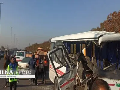 مصدومیت ۱۲ نفر در تصادف مینی‌بوس و اتوبوس در نجف‌آباد