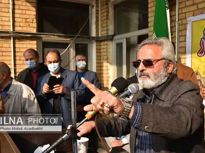 اگر سازمان حق بنگاهداری ندارد چرا سهامِ زیان‌ده می‌خرید؟ / تکلیف ریاست سازمان تامین اجتماعی را مشخص کنید! 