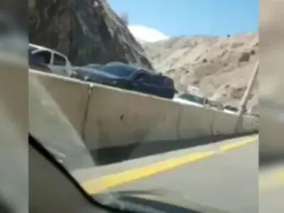 صف کیلومتری و ترافیک سنگین در آزادراه تهران - شمال + فیلم