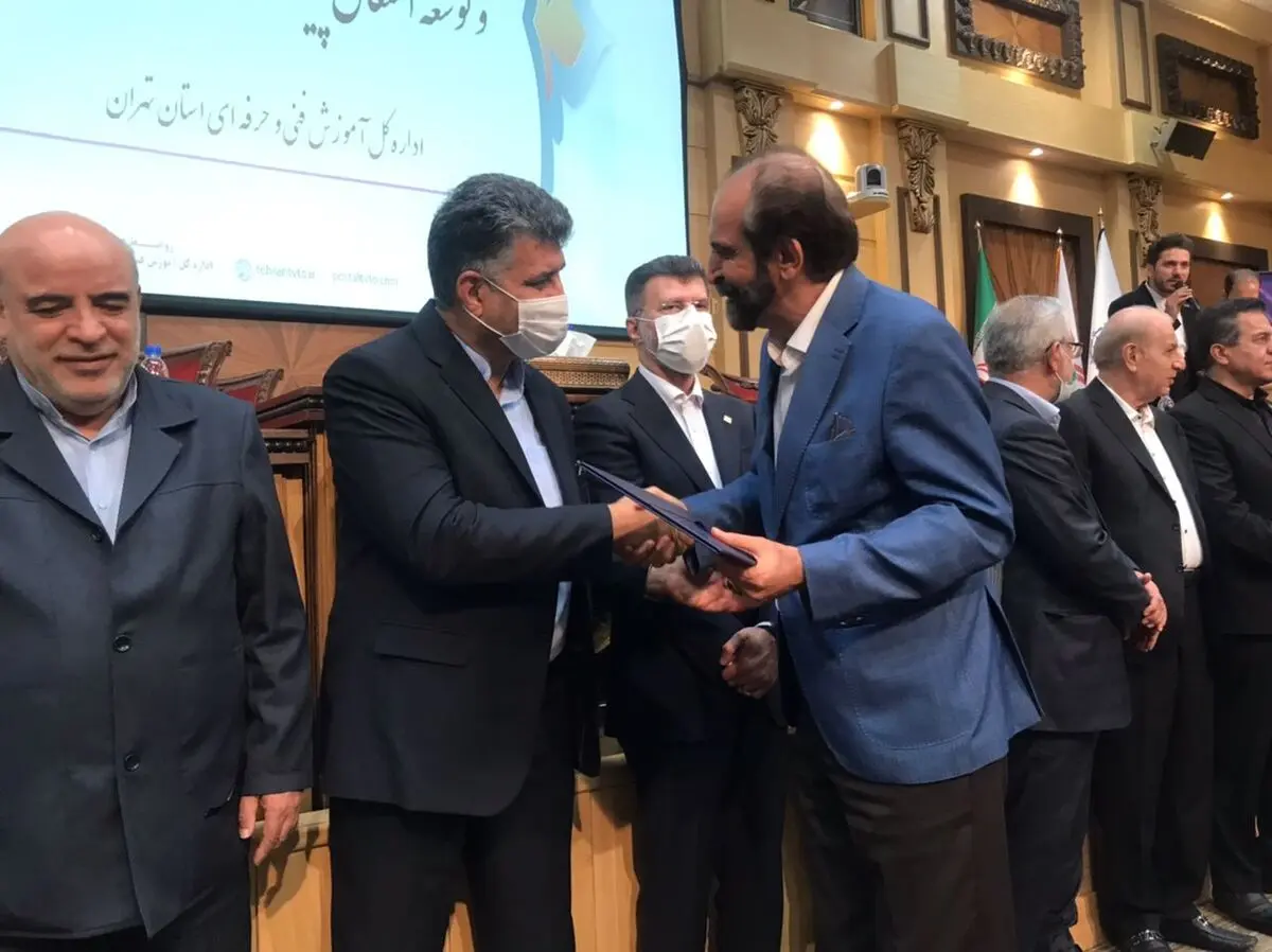 اتحادیه پوشاک مجوز مرکز کارآموزی جوارکارگاهی  را دریافت کرد