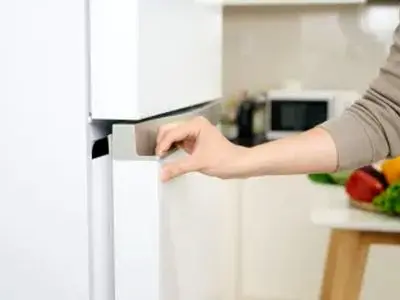 عواقب خطرناک باز ماندن درب یخچال 