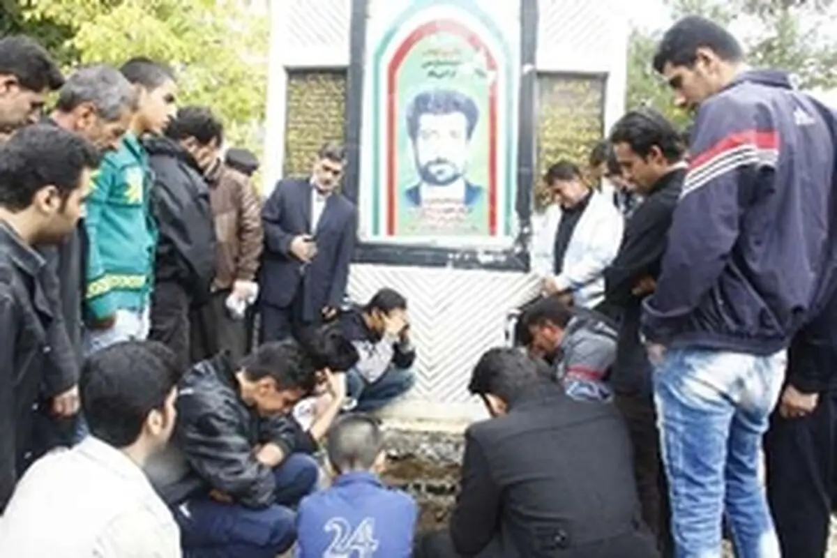 پدر شهید صارمی در بروجرد تشییع شد