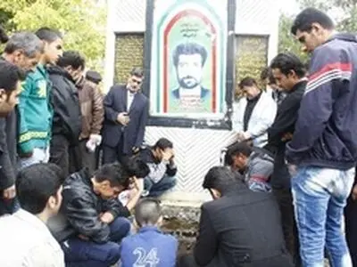 پدر شهید صارمی در بروجرد تشییع شد