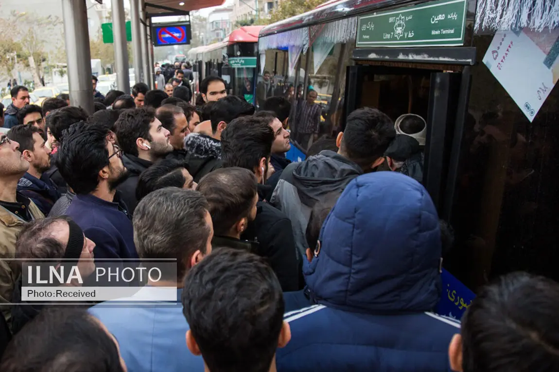 گلایه کارگران و بازنشستگان از گرانی حمل‌ونقل عمومی تهران/ احتمال بررسی مجدد نرخ کرایه تاکسی و اتوبوس در شورا+فیلم