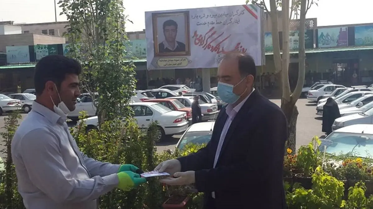 قدردانی از ۲۲ کارگر نمونه میادین میوه و تره‌بار به مناسبت «روز جهانی کارگر»