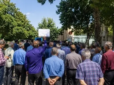 تجمع بازنشستگان فولاد اصفهان در اعتراض به اجرا نشدن متناسب‌سازی و مشکلات بیمه درمان