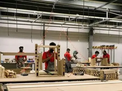 یک ماه حقوق تعدادی از کارگران کیش چوب پرداخت شد/ نارضایتی کارگران از روند پرداخت‌ها