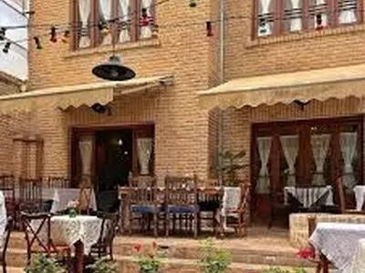 نگران تبدیل خانه‌های قدیمی به کافه نباشیم
