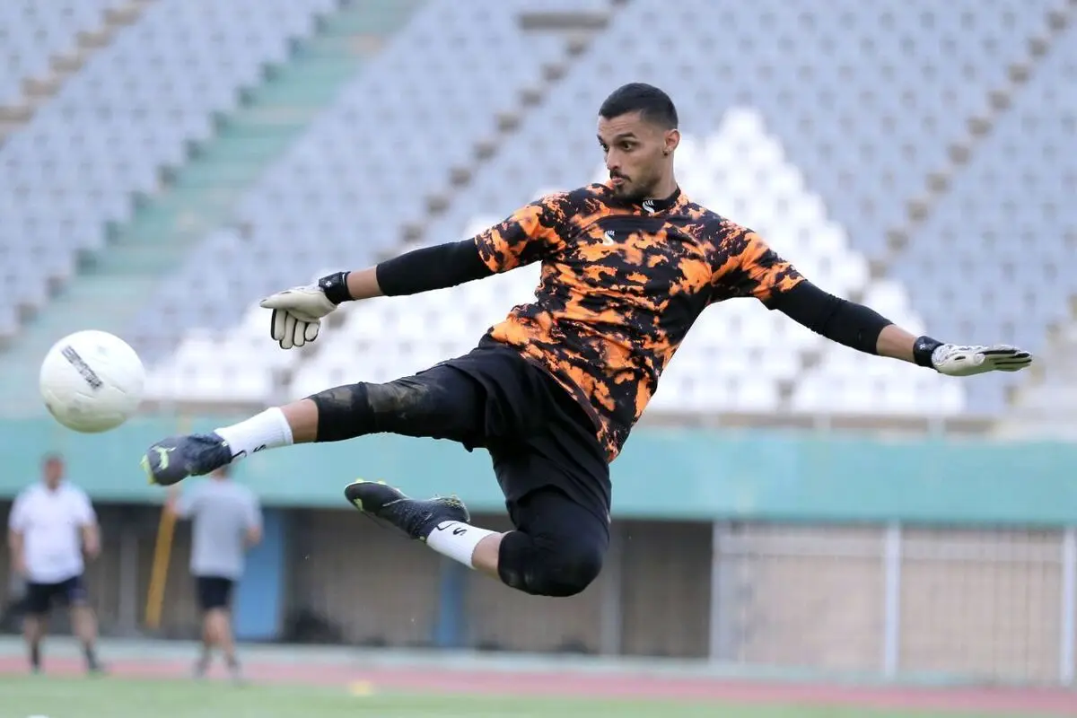 گلر پرسپولیس به صنعت نفت پیوست