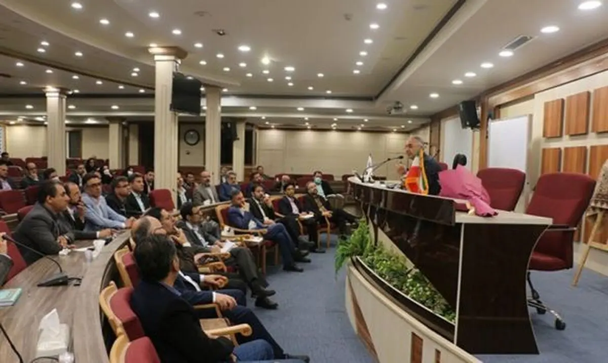 نشست صمیمی معلمان درس پژوهنده قم با استاد دانشگاه ژاپن