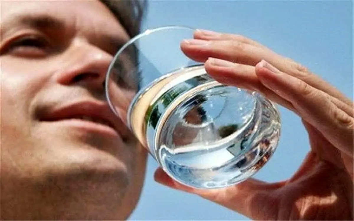 جرعه‌جرعه یا یک‌باره؟؛ اصول صحیح نوشیدن آب در فصل گرما