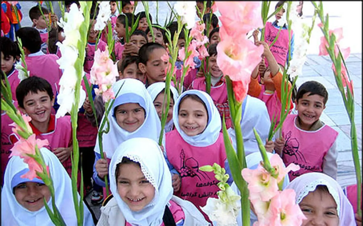 مدیران مدارس با توجه به تقارن ایام سوگواری از به کار بردن واژه جشن خودداری کنند