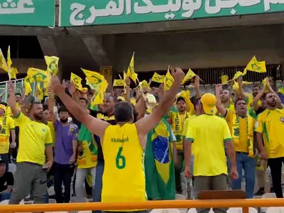 تجمع هواداران صنعت نفت علیه مربی و مدیر زردپوشان