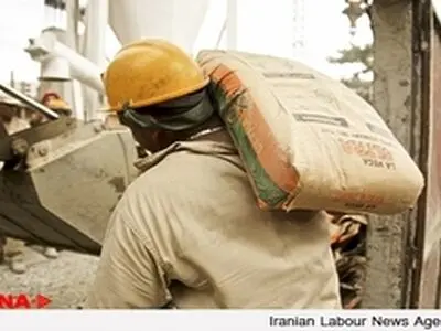 کارگران سیمان خاش به تبعیض و کمبود امکانات ایمنی معترض‌اند