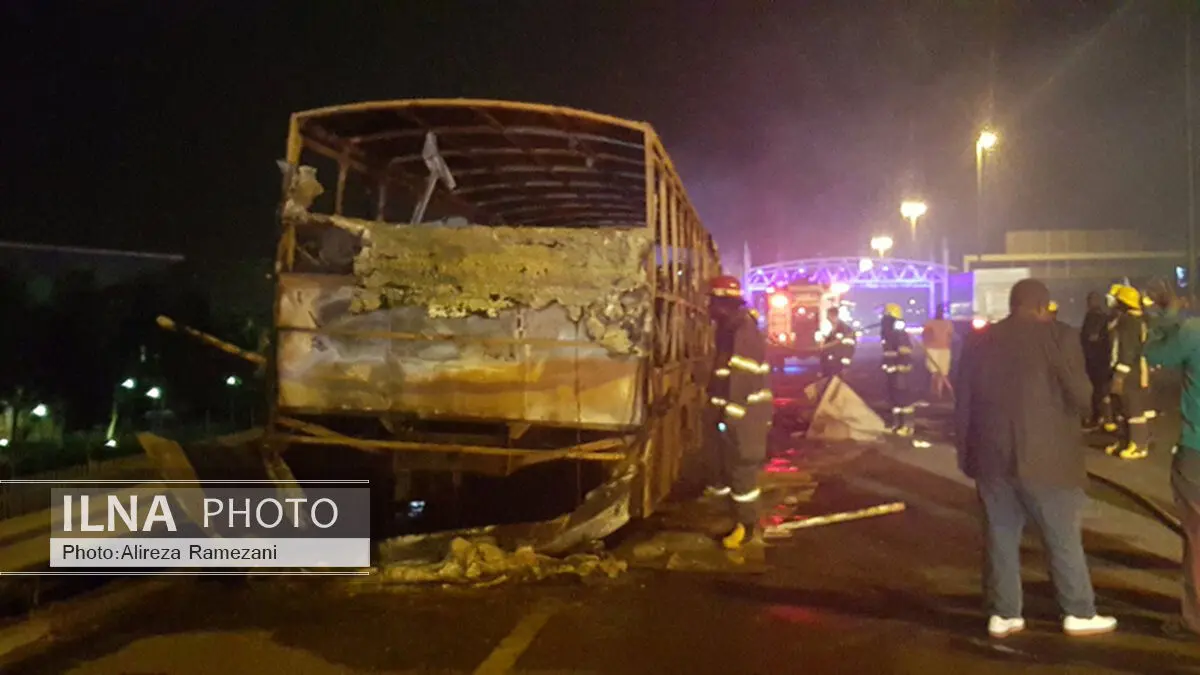 35 مجروح بر اثر حریق یک اتوبوس + تصاویر