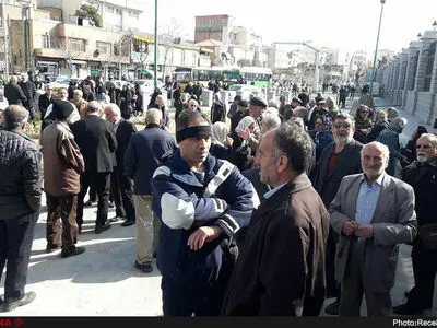 تجمع بازنشستگان مقابل مجلس/ نه دولت و نه نمایندگان درد ما را نمی فهمند!