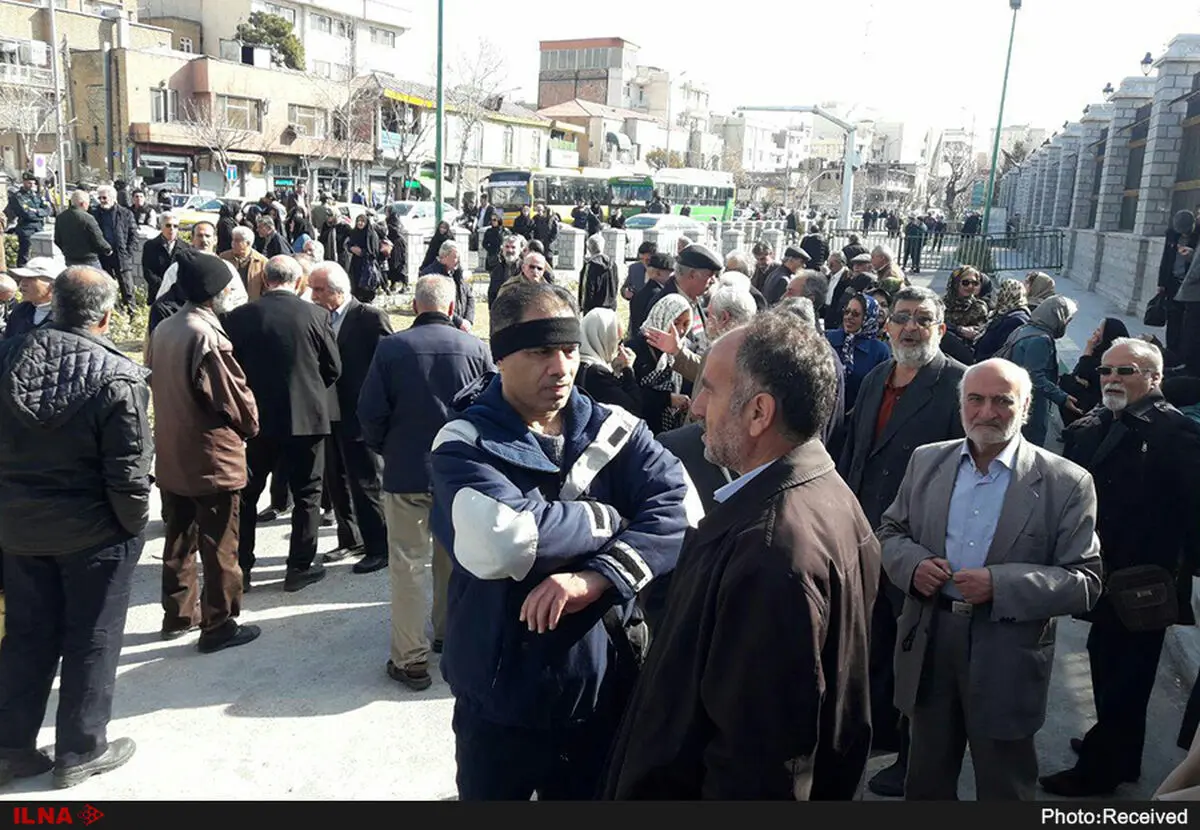 تجمع بازنشستگان مقابل مجلس/ نه دولت و نه نمایندگان درد ما را نمی فهمند!