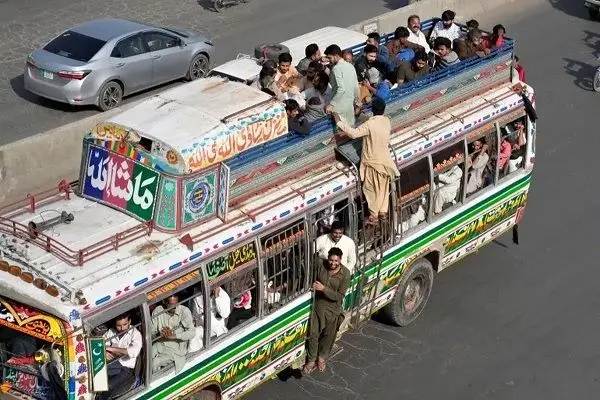 At least 20 dead in Pakistan bus accident