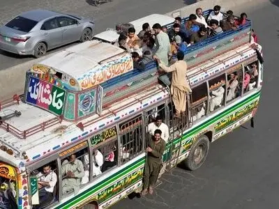 At least 20 dead in Pakistan bus accident