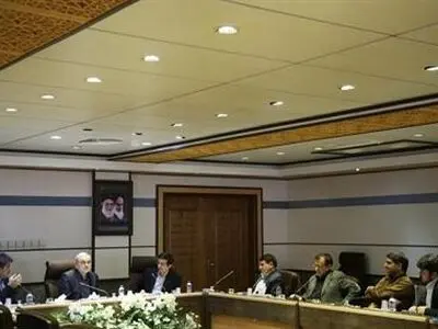 به بازسازی محیط پیرامونی محله چهل‌اختران و بیت‌النور شهر قم توجه شود