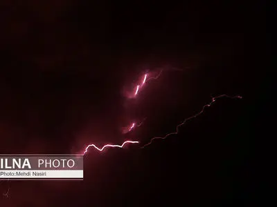  رعدوبرق عجیب در آسمان غرب هرمزگان + فیلم