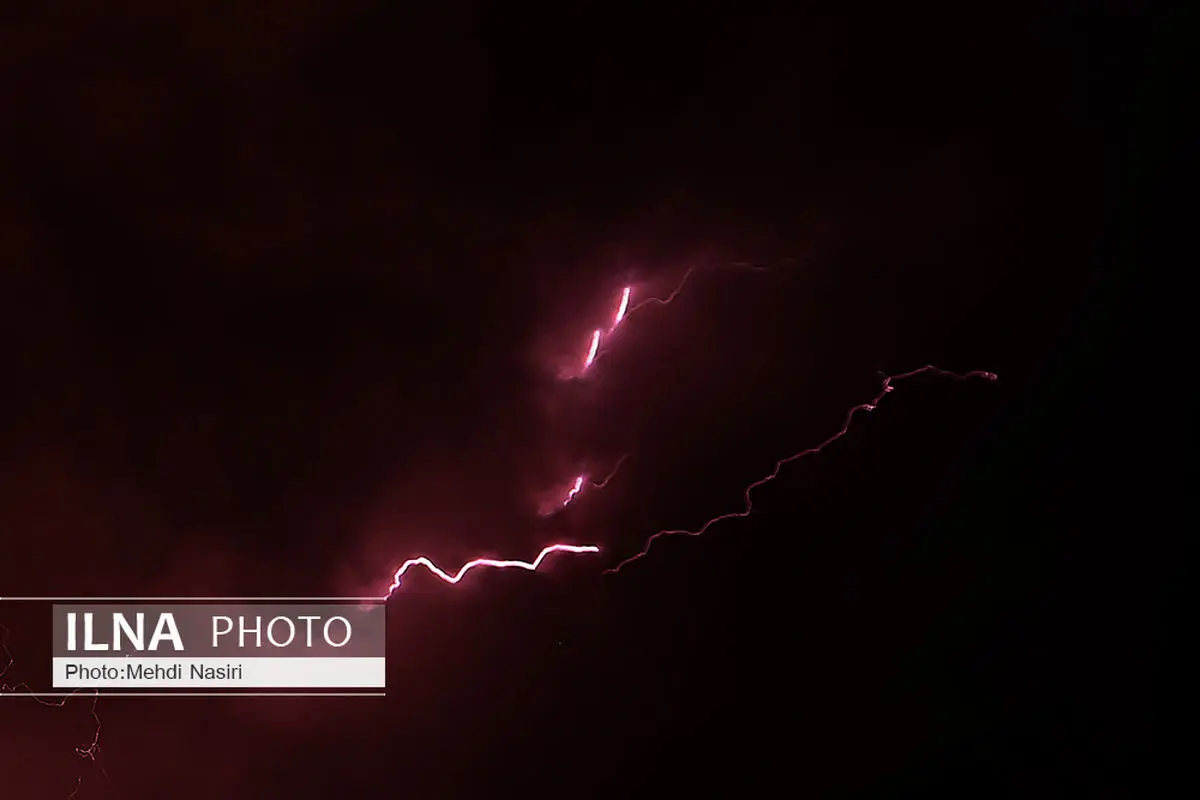  رعدوبرق عجیب در آسمان غرب هرمزگان + فیلم