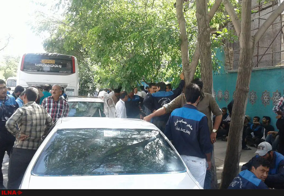 تجمع کارکنان بخش خصوصی مخابرات مشهد/ خواسته معترضین اجرای «طرح طبقه‌بندی» است