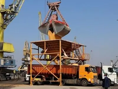 ۴۰ هزار تن دیگر از نهاده‌های دامی از بندر امام خمینی (ره) با دستور قضایی ترخیص شد