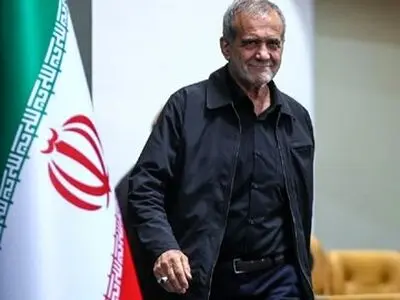 ساده‌پوشی دکتر پزشکیان را ارج نهیم و یاری‌اش کنیم