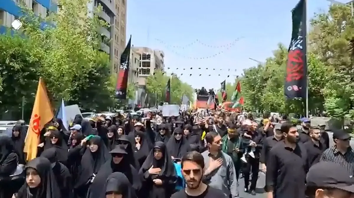 دسته عزاداری مردمی در حمایت از ولی امر مسلمین جهان + فیلم
